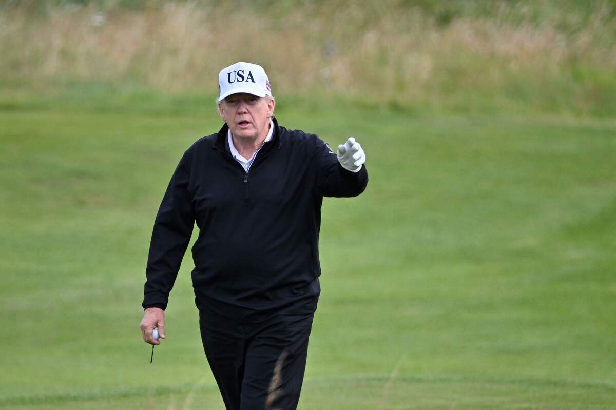 trump plays golf scotland: hundreds trump plays golf scotland: hundreds new